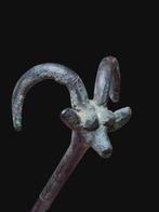 Luristan Pin à cheveux en bronze rare à tête de bélier Bijou, Antiquités & Art