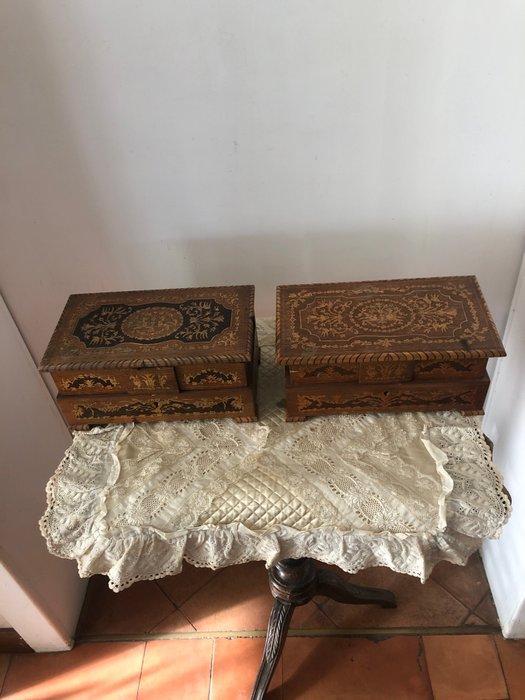 Doos (2) - Hout, Belangrijk paar Sorrentina-dozen uit het, Antiek en Kunst, Curiosa en Brocante