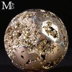 Sphère de pyrite — formation géodique avec cristaux, Collections