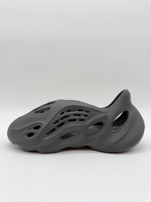 Yeezy X Adidas - Yeezy Foam Runner Carbon - Sneakers - Maat:, Kleding | Heren, Schoenen