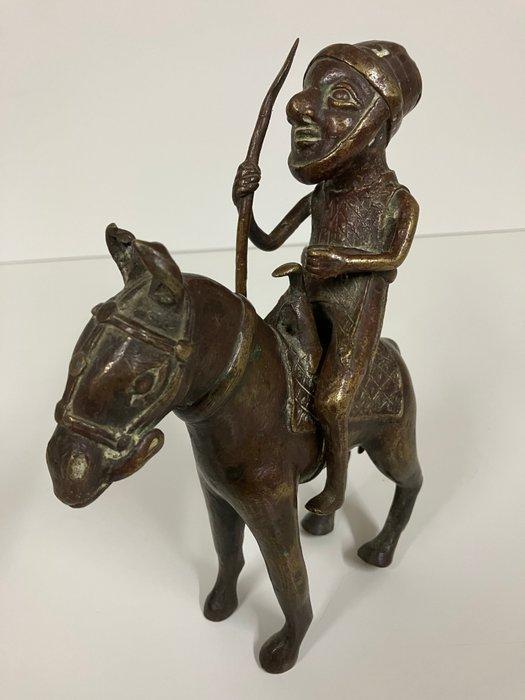 Beau bronze africain - Guerrier et son cheval - Statuette -, Antiquités & Art, Art | Art non-occidental