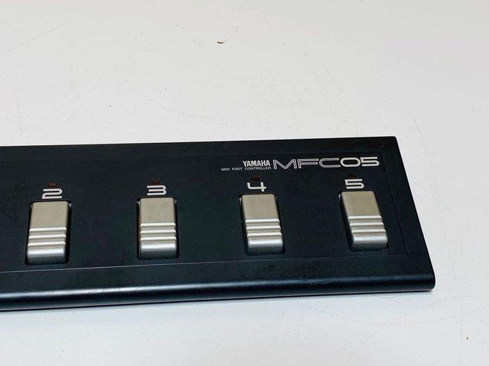 Yamaha MFC05 MIDI Foot Controller — Multi-Switch Pedal Board, Muziek en Instrumenten, Snaarinstrumenten | Gitaren | Akoestisch