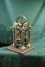 Stoommachine - gelakt messing, Beuken - 2025 - Grote, Antiquités & Art, Antiquités | Jouets