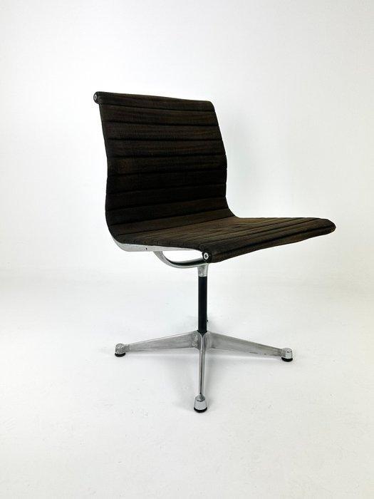 Herman Miller - Ray Eames, Charles Eames - Chaise - EA108 -, Antiek en Kunst, Antiek | Meubels | Stoelen en Sofa's