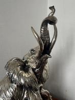 Brumal - Sculpture, Elefante sul tronco - 38.5 cm - Argent