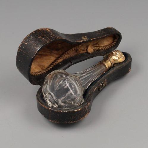 Parfumflacon met sarcofaag-etui NO RESERVE - Vase à parfum -, Antiek en Kunst, Antiek | Zilver en Goud