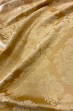 Tijdloze elegantie. Damaststof met een rijke bloemmotief. -, Antiek en Kunst