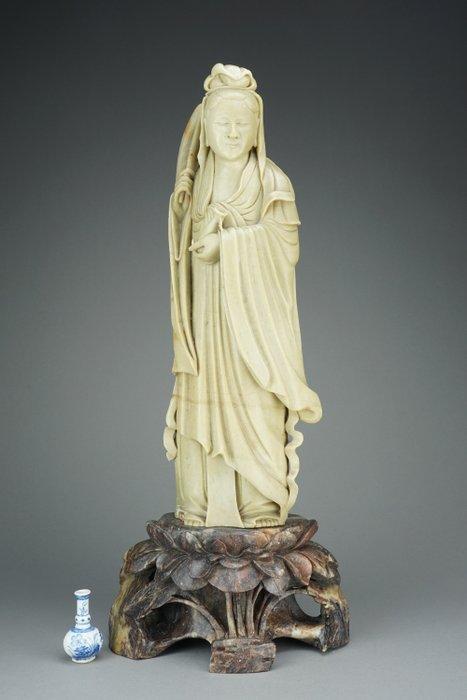 Bodhisattva Guanyin - Speksteen - 51 CM - China - Qing, Antiek en Kunst, Antiek | Overige Antiek