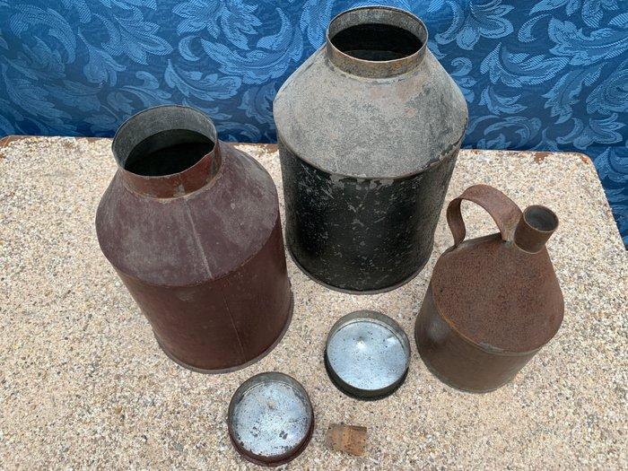 Kruik (4) - Metaal - 4 voorraadkruiken – 1900, Antiek en Kunst, Curiosa en Brocante