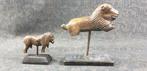 Twee leeuwensculpturen - Hout - India - eind 19e - begin 20e, Antiek en Kunst