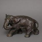 Okimono van een olifant - Gepatineerd brons - Japan -