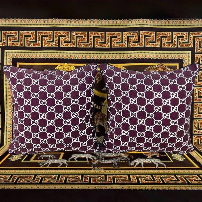 Gucci Nieuwe set van twee - Kussen, Antiquités & Art, Tapis & Textile
