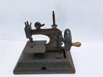 Naaimachine - Staal, oude kinder naaimachine rond 1900/1910