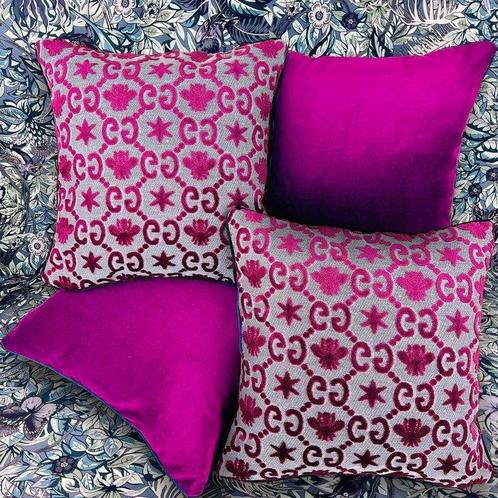 Gucci - Nouvel ensemble de quatre - Coussin, Antiek en Kunst, Antiek | Tapijten, Tafelkleden en Textiel