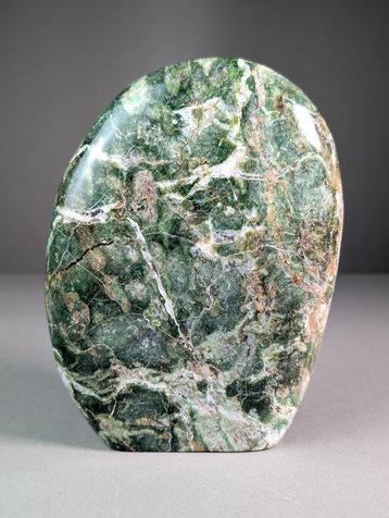 Chrysoprase Forme libre - Hauteur : 21 cm - Largeur : 15.7
