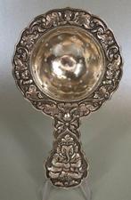 Theezeef met Ganescha (!) en lotusbloemen. - Theezeef - .800