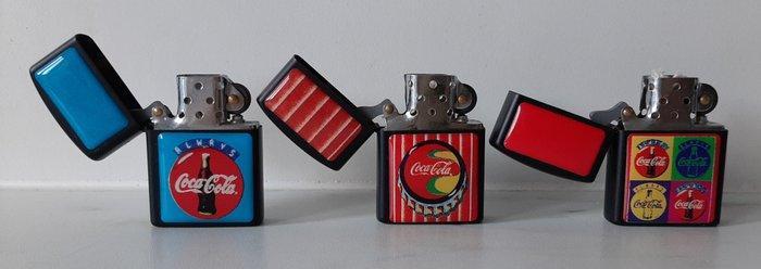 3 X Zippo STYLE aanstekers van Coca Cola. - Zonder, Collections, Articles de fumeurs, Briquets & Boîtes d'allumettes