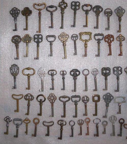 113 alte Schlüssel Key Cle mit Hohldorn für Möbel Schränke, Antiek en Kunst, Antiek | Speelgoed