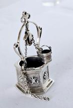 medusa oro - Figurine miniature - Waterput met emmer -
