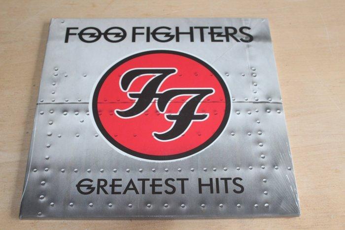 Foo Fighters - Greatest Hits 2LP + Guitar Pick + Backstage, CD & DVD, Vinyles Singles