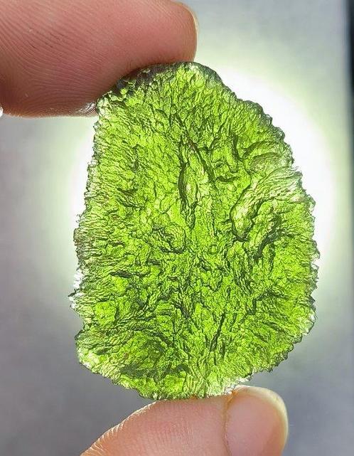 Moldaviet - uit Chlum, Zuid-Bohemen - prachtig verzamelstuk, Verzamelen, Mineralen en Fossielen
