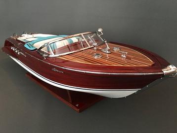 Amati 1:6 - Tentoonstelling modelboot - Riva Aquarama (89cm)