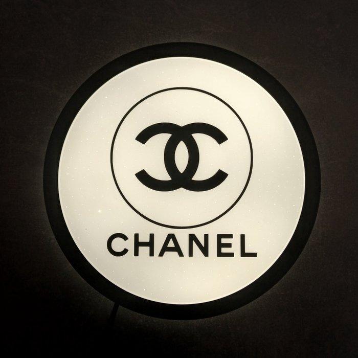 Chanel reclame lamp - Lichtbord - Chanel illuminated, Antiek en Kunst, Antiek | Wandborden en Tegels