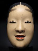 Zeer mooi Ko-omote masker, gesigneerd - Hout, Lak - Tasaki