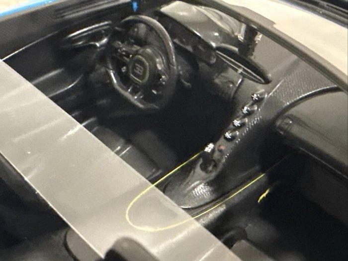 Maisto 1:18 - Modelauto - Bugatti Mistral, Hobby en Vrije tijd, Modelauto's | 1:5 tot 1:12