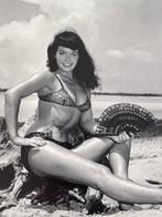 Bunny Yeager (1929-2014) - Pin-Up Bettie Page in Key, Antiek en Kunst