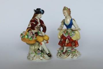 Sitzendorf - Statue, “Coppia di giovani con cesto di fiori”.