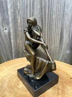 Beeld, Dame op rots - 15 cm - Brons, Marmer, Antiek en Kunst
