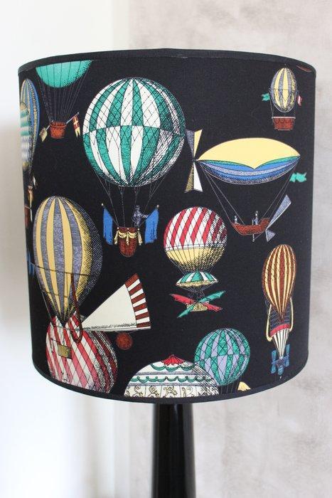 Lampe - avec grand abat-jour en tissu Montgolfière, Antiek en Kunst, Antiek | Meubels | Stoelen en Sofa's