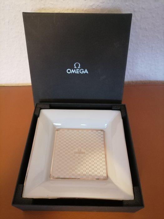 Limoges - OMEGA - Bord - Porselein - Uniek verzamelobject, Huis en Inrichting, Overige Huis en Inrichting