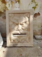 Figuur - Muurbeeldje met marmeren mond