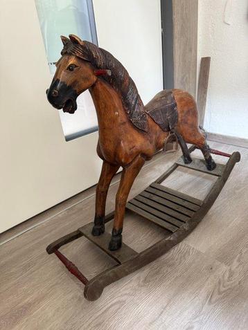 Cheval à bascule - Carved Wooden Rocking Horse On Bow Rocker