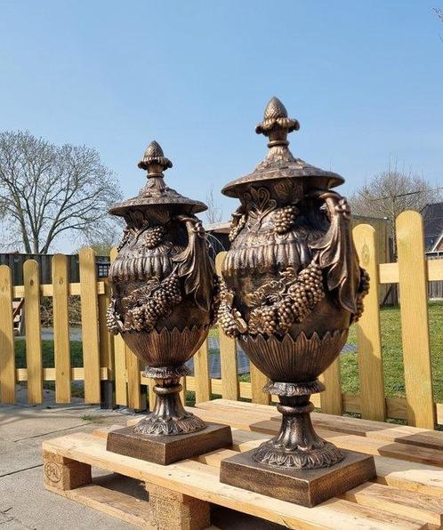 XL Chateau Vases / Urns - Vase  - fonte, Antiek en Kunst, Curiosa en Brocante