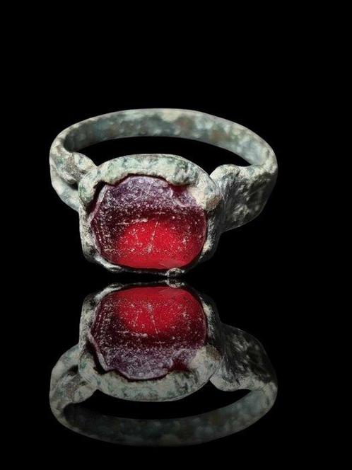 Nomades Bronze, Superbe pierre de verre rouge Bague  (Sans, Handtassen en Accessoires, Antieke sieraden