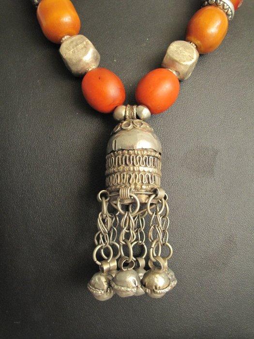 Hars, Metaal, Zilver - Ketting met hanger - Yémen, Antiek en Kunst, Kunst | Niet-Westerse kunst