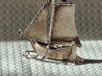 Militaire miniatuur beeldjes - Zilveren Miniatuur Zeilboot