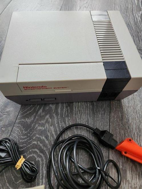 Nintendo - Nes - Nintendo NES with zapper 2 controllers & 4, Games en Spelcomputers, Spelcomputers | Overige Accessoires