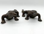 Beeldje - A set of 2 komodo dragons - Brons, Antiek en Kunst