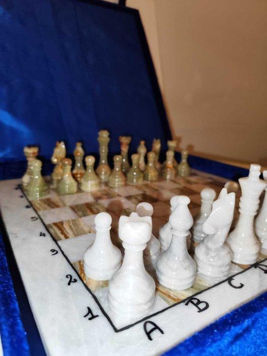 Schaakspel - Set van handgemaakt schaak in natuurlijk onyx, Antiek en Kunst, Curiosa en Brocante