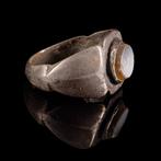 Oud-Romeins Zilveren ring met gegraveerde intaglio. (Zonder, Antiek en Kunst
