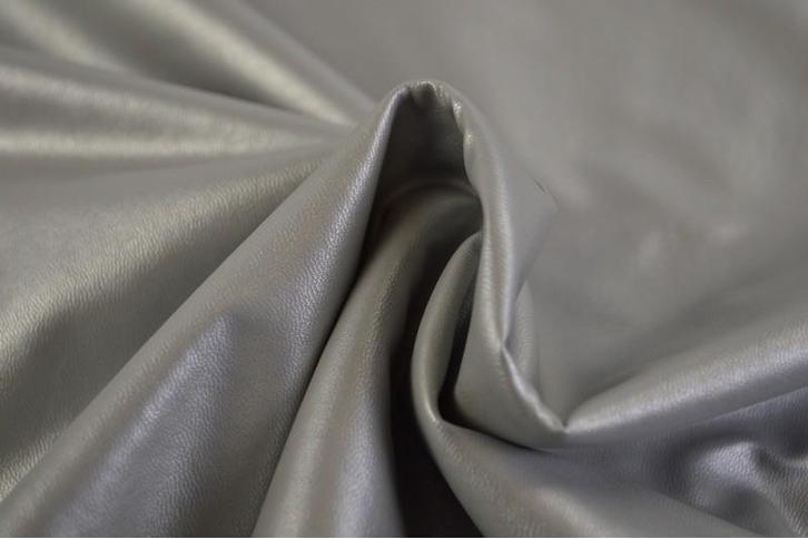 10 meter kunstleer - zilver, Hobby en Vrije tijd, Stoffen en Lappen, 120 cm of meer, 200 cm of meer, Overige kleuren, Nieuw, Leer of Kunstleer