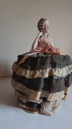 Kist - Porselein, Textiel - Porcelaine Half Doll