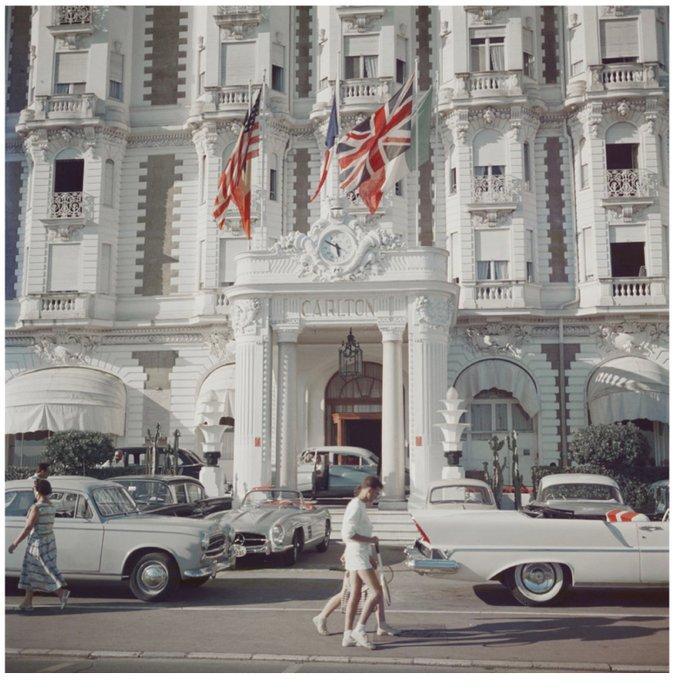 Slim Aarons (1916–2006) - Carlton Hotel, Antiquités & Art, Art | Objets design