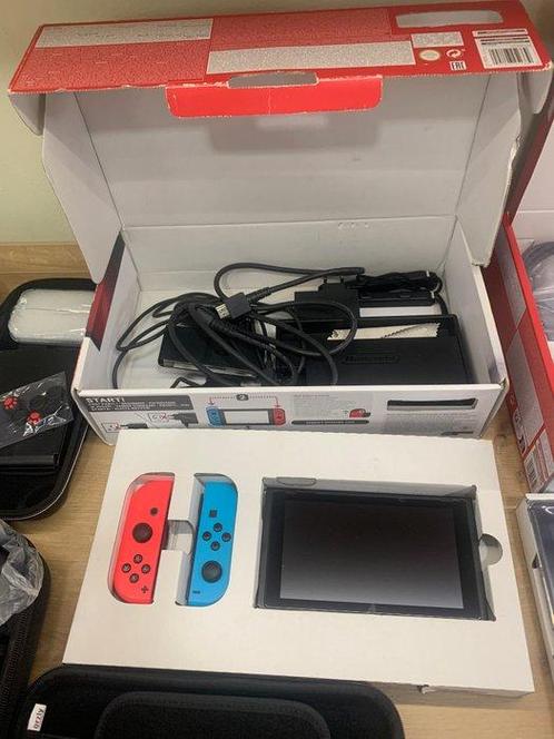 Nintendo - Switch - 3 consoles + accessories (2x V1, 1x V2), Games en Spelcomputers, Spelcomputers | Overige Accessoires
