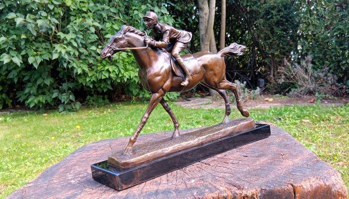 sculptuur, jockey te paard - 22 cm - brons marmer, Antiek en Kunst, Kunst | Designobjecten