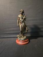 Naar Auguste Moreau - sculptuur, Jonge dame - 48 cm -, Antiek en Kunst